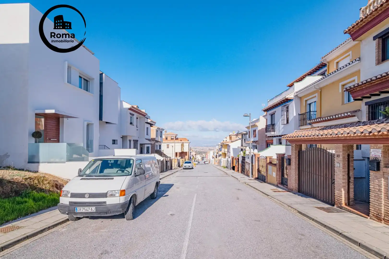 Vista exterior de Casa adosada en venta en La Zubia con Aire acondicionado, Calefacción y Piscina