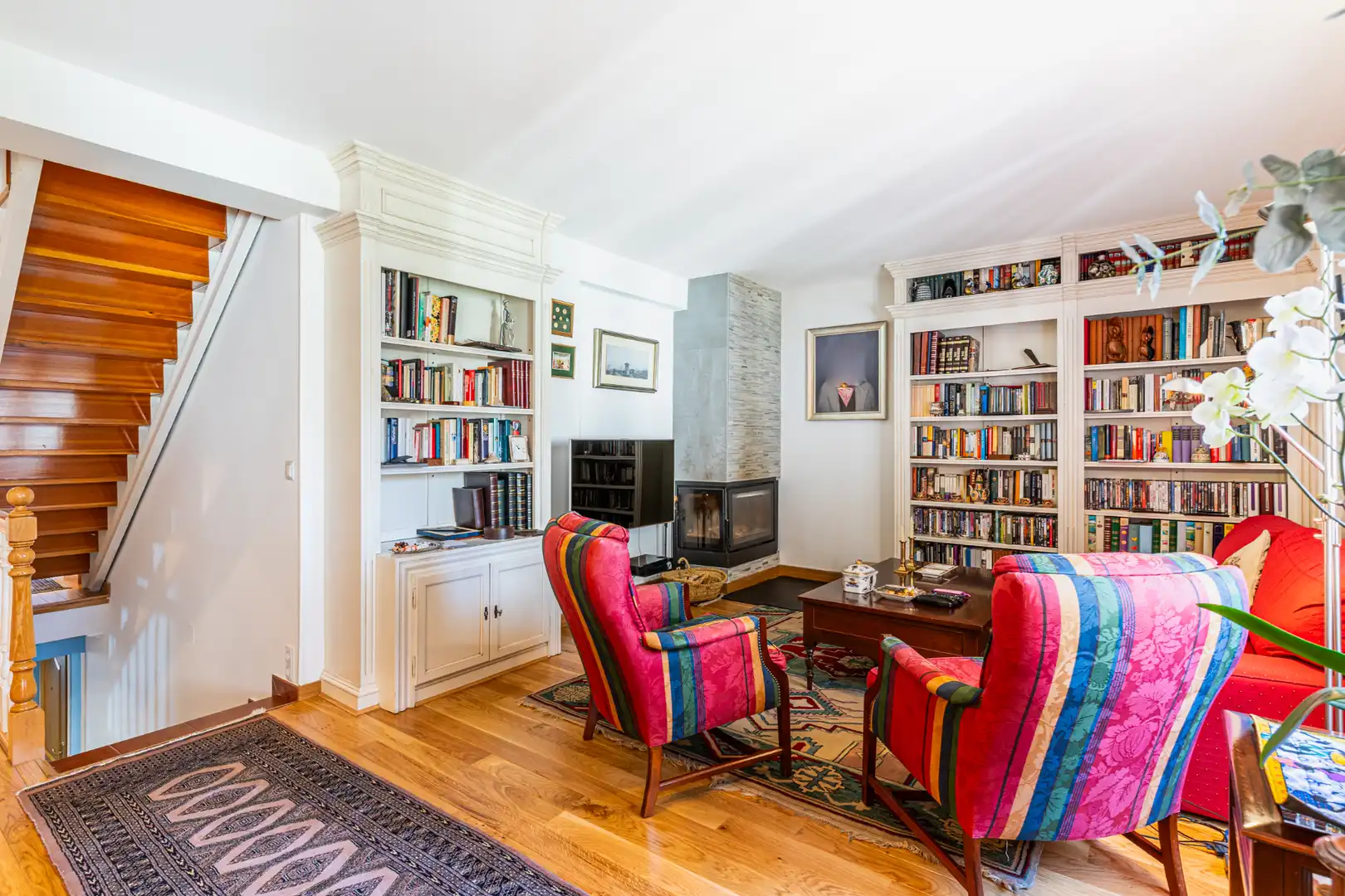 Wohnzimmer von Einfamilien-Reihenhaus zum Verkauf in Las Rozas de Madrid mit Klimaanlage, Heizung und Privatgarten