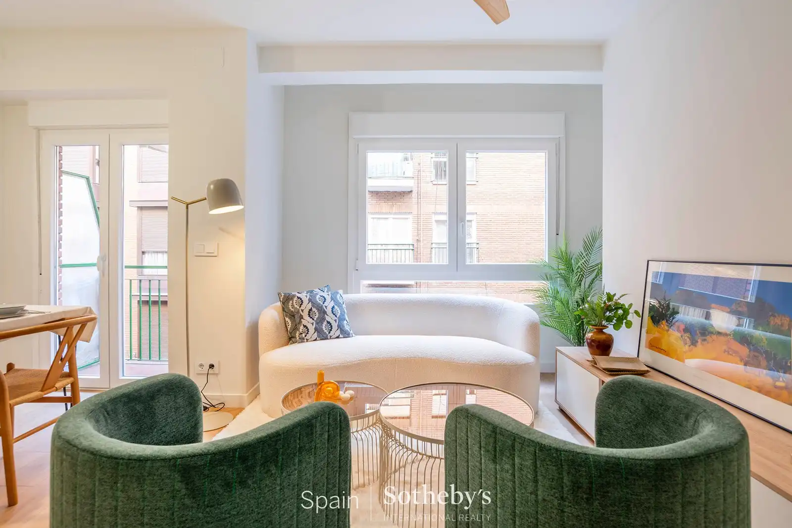 Sala d'estar de Apartament en venda en Madrid amb Aire condicionat i Terrassa