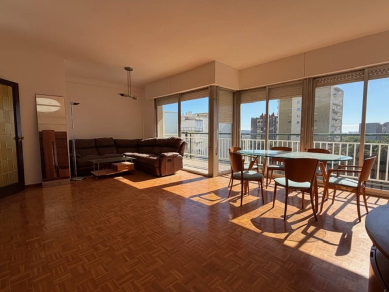 Living room of Flat to rent in  Barcelona Capital  with Air Conditioner, Parquet flooring and Terrace