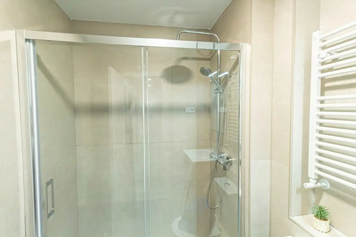 Bathroom of Flat for sale in Madrid  with Air Conditioner, Heating and Terrace