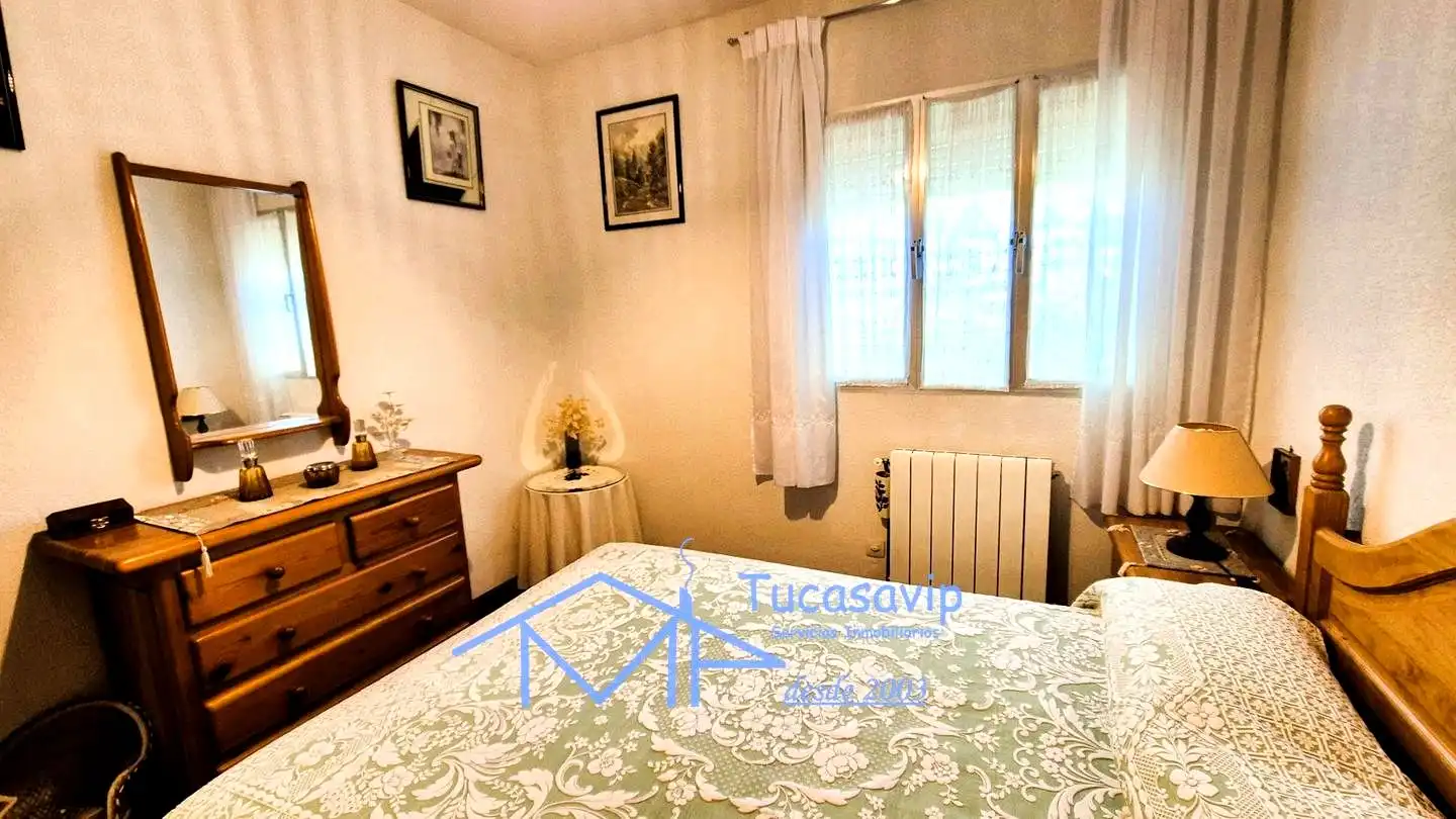 Dormitori de Casa adosada en venda en Pelayos de la Presa amb Calefacció, Jardí privat i Terrassa