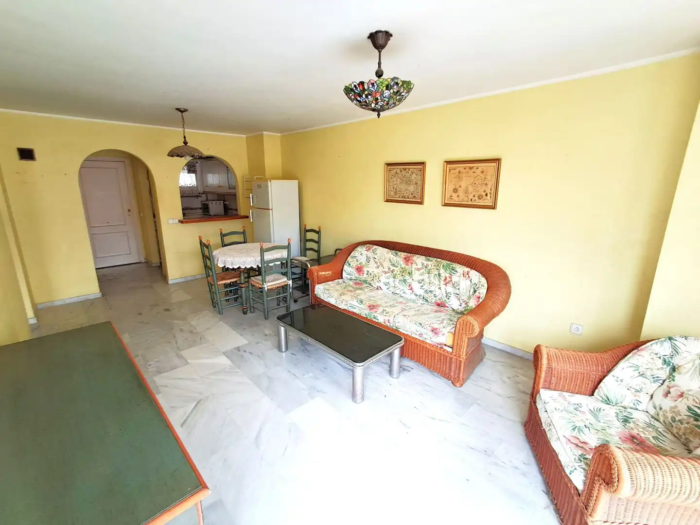 Sala d'estar de Apartament en venda en Benalmádena amb Piscina comunitària