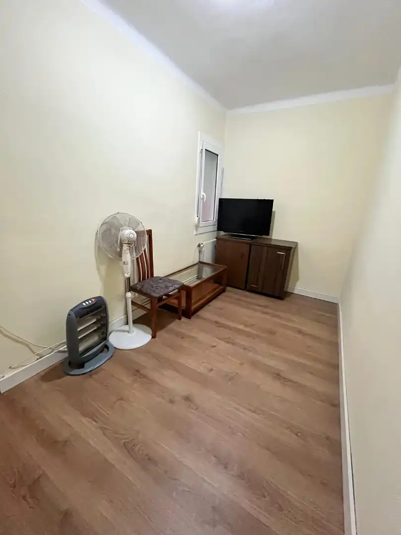Sala d'estar de Pis en venda en L'Hospitalet de Llobregat amb Aire condicionat, Calefacció i Parquet