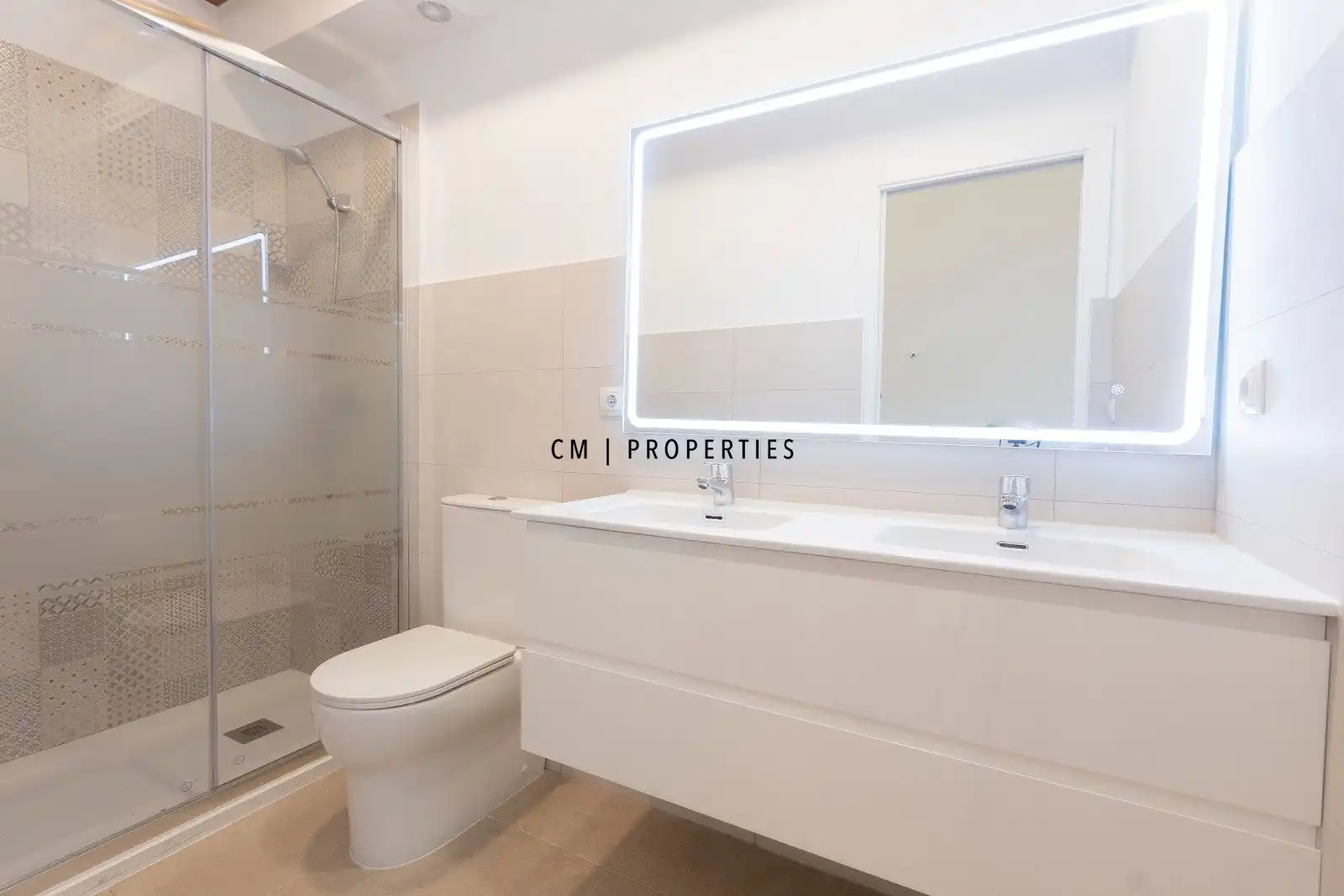Bathroom of Flat for sale in Valencia  with Air Conditioner, Heating and Swimming Pool