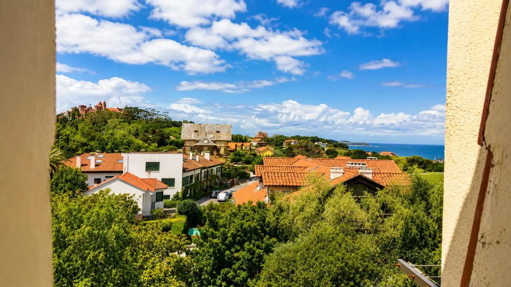 Außenansicht von Wohnung zum Verkauf in Comillas (Cantabria)