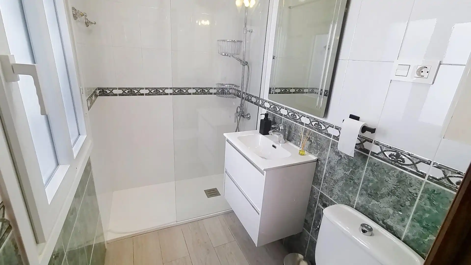 Baño de Casa adosada de alquiler en Armilla con Aire acondicionado, Terraza y Amueblado