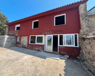 Vista exterior de Casa o xalet en venda en Covelo amb Calefacció, Jardí privat i Terrassa