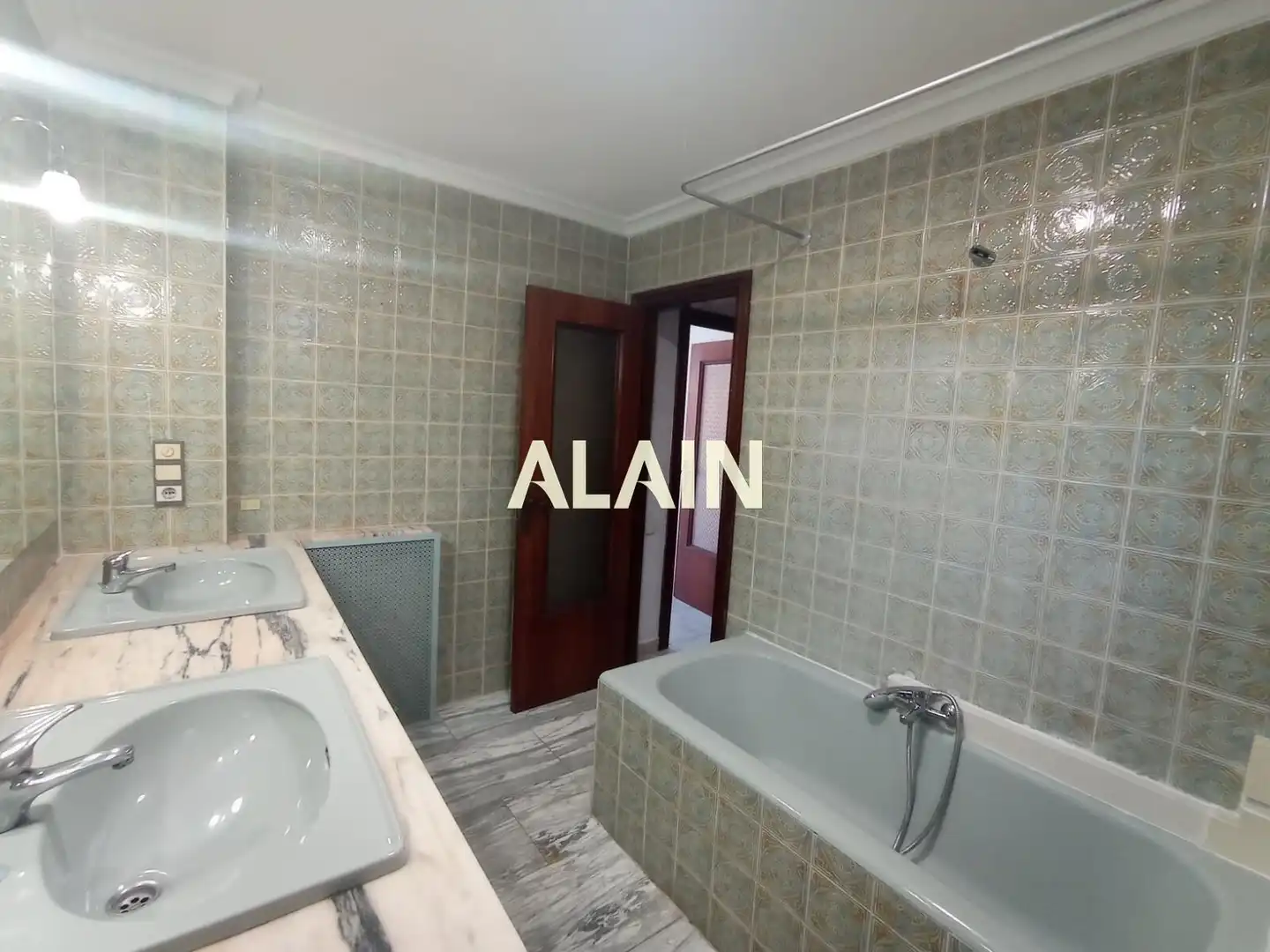 Badezimmer von Dachboden zum Verkauf in Valencia mit Klimaanlage, Heizung und Abstellraum