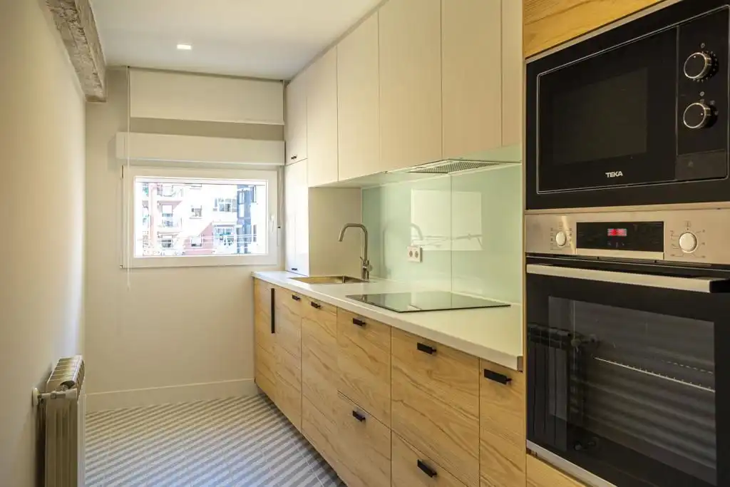 Room in Calle del Arroyo, 30, Valdeacederas