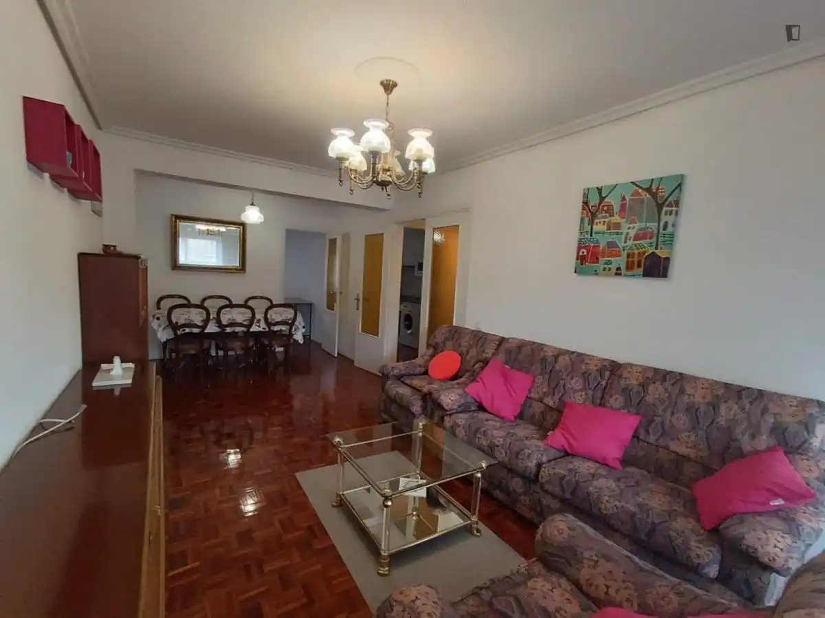 Room in Mendebaldea - Ermitagaña