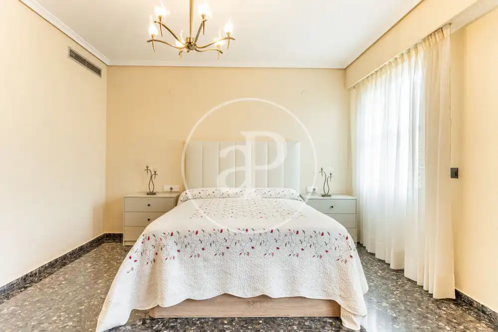 Habitación de Dúplex de alquiler en Burjassot con Aire acondicionado, Calefacción y Amueblado