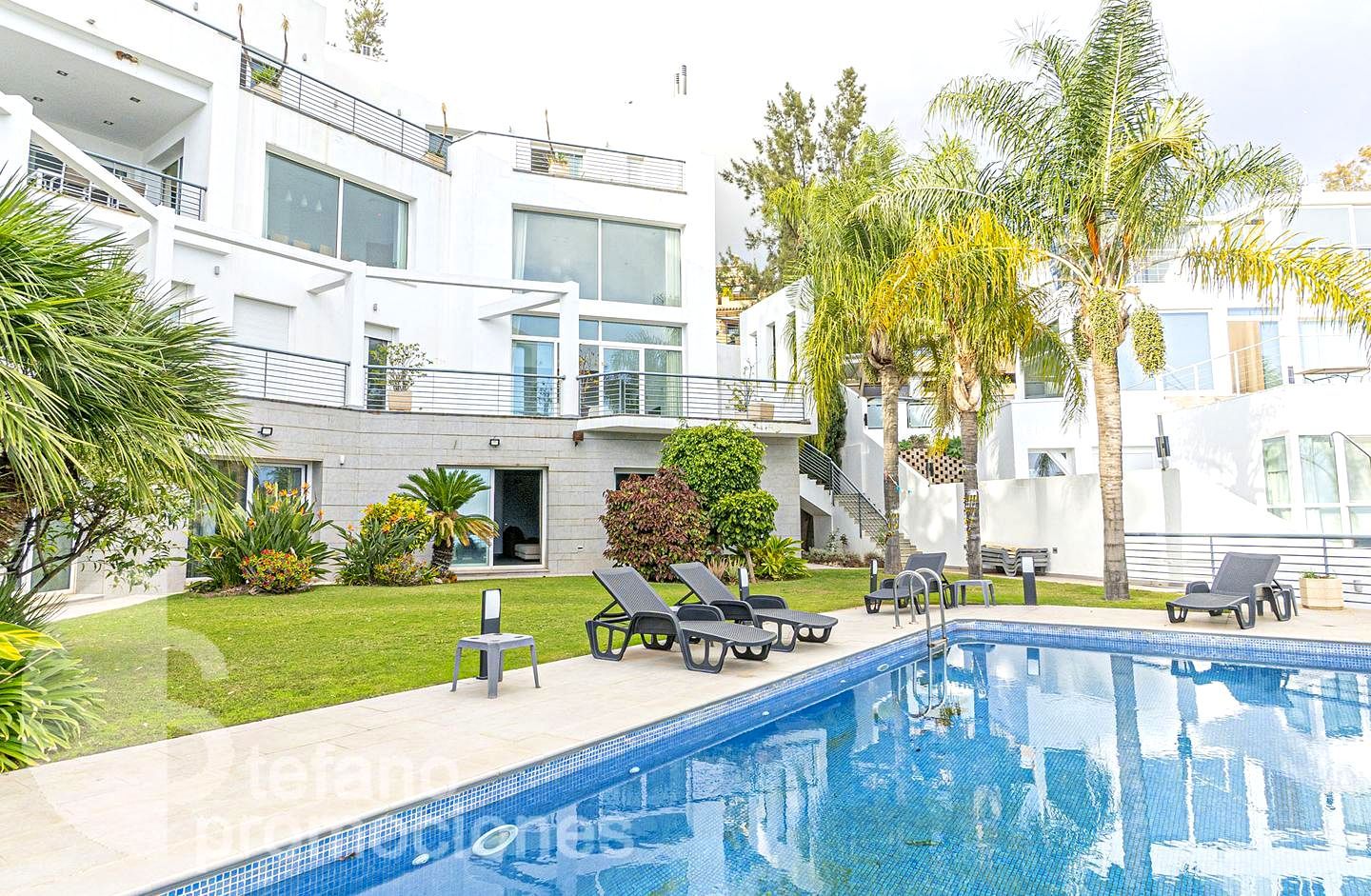 Vista exterior de Casa o xalet en venda en Málaga Capital amb Aire condicionat, Calefacció i Jardí privat