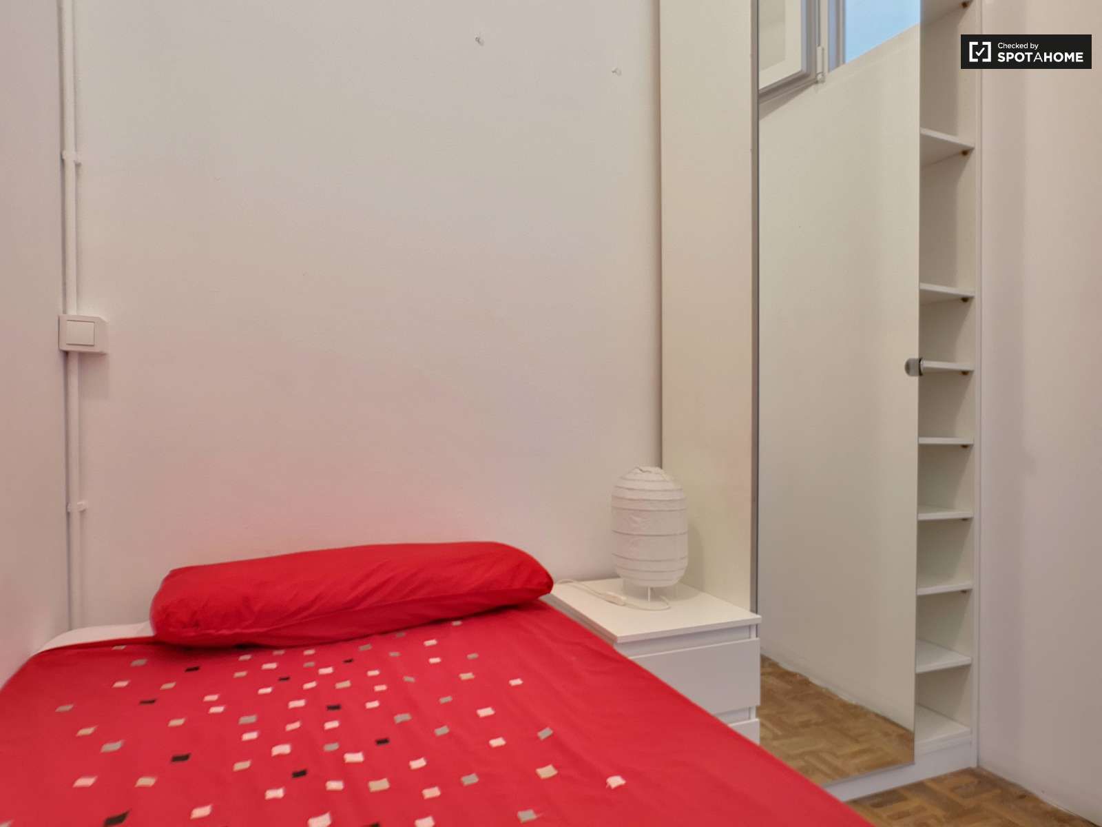 Dormitori de Pis per a compartir en  Barcelona Capital amb Aire condicionat i Terrassa