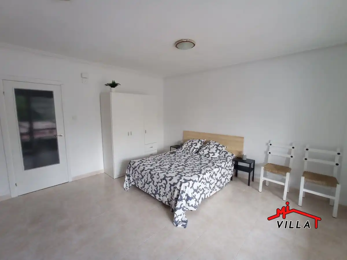 Habitación de Estudio de alquiler en Laredo con Terraza y Amueblado