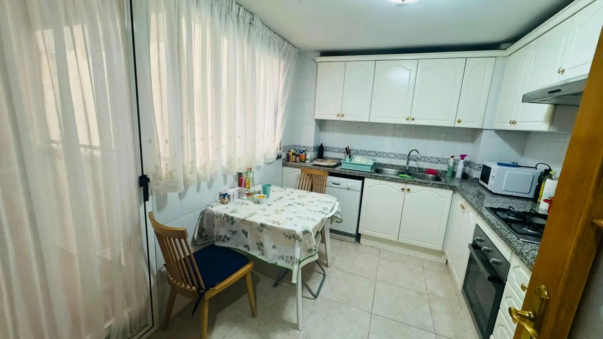 Cocina de Piso de alquiler en Valencia con Aire acondicionado, Calefacción y Jardín privado