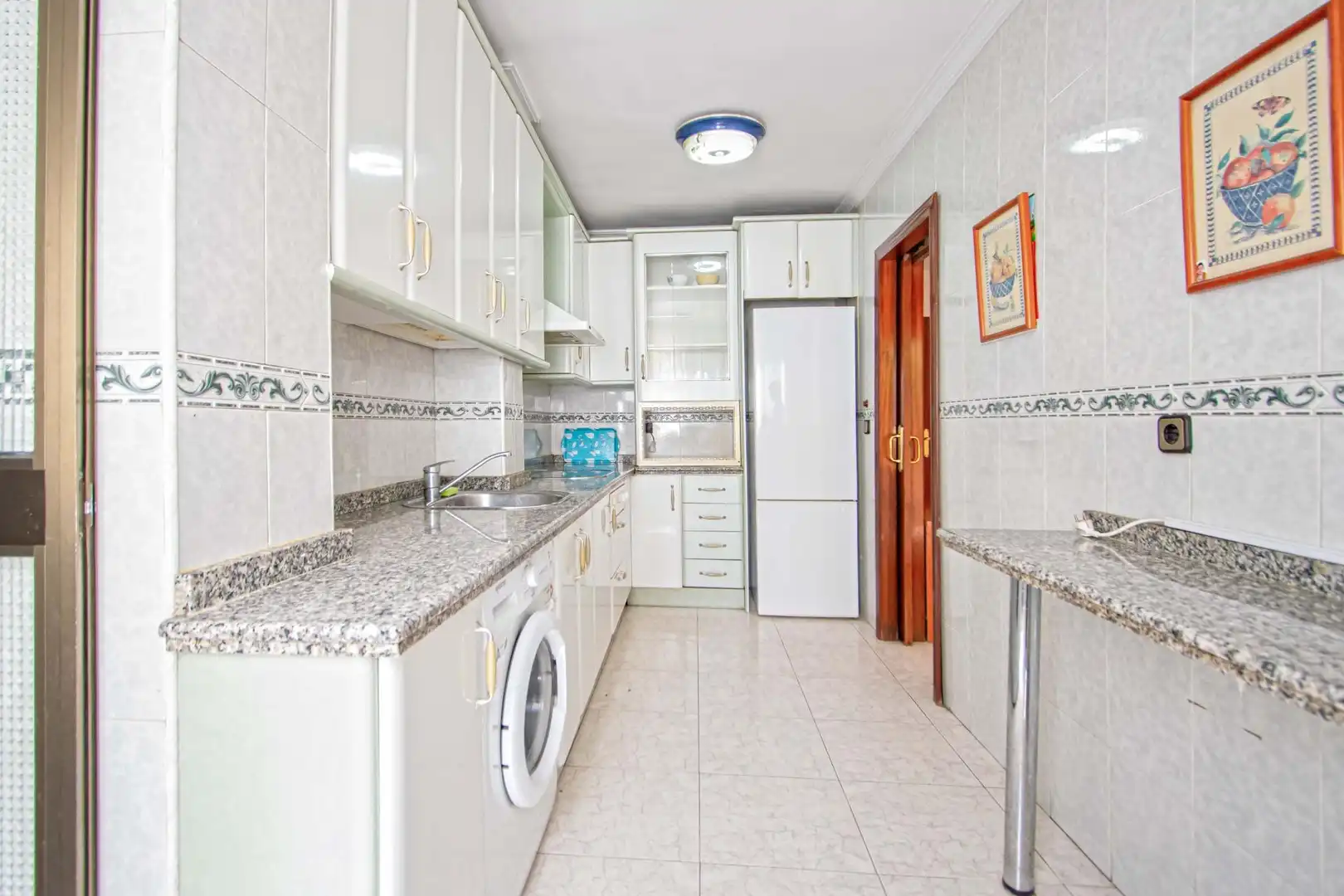 Cuina de Pis en venda en Sevilla amb Aire condicionat, Terrassa i Traster