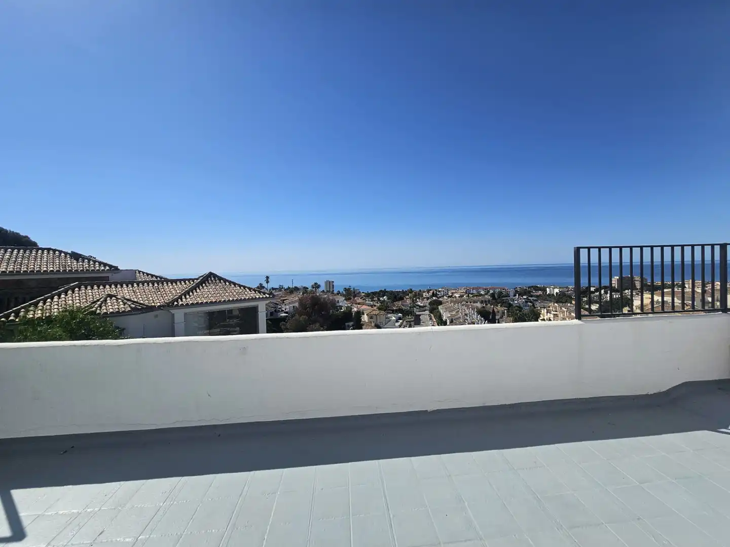 Vista exterior de Àtic en venda en Mijas amb Aire condicionat, Traster i Moblat