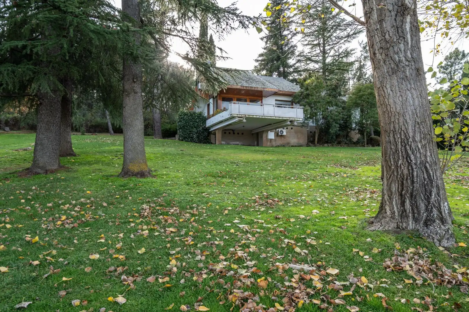 Vista exterior de Finca rústica en venda en Guadarrama amb Aire condicionat, Calefacció i Jardí privat