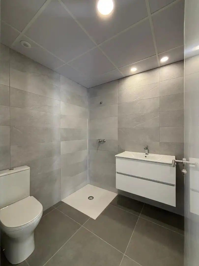Badezimmer von Wohnungen zur Miete in Massanassa mit Terrasse, Abstellraum und Möbliert