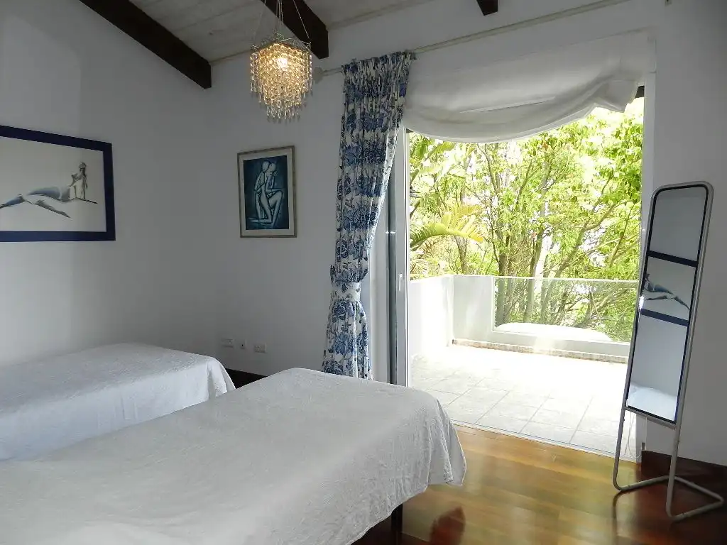 Habitación de Casa o chalet en venta en Manilva con Aire acondicionado, Jardín privado y Trastero