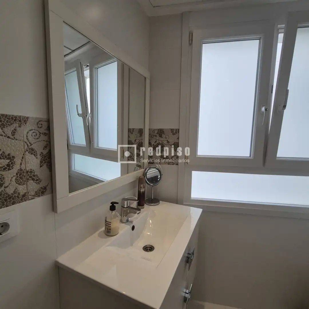 Bathroom of Flat for rent in Sevilla  with Air Conditioner, Terrace and Storage room