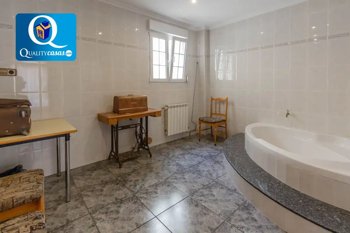 Baño de Casa o chalet en venta en Villena con Calefacción, Terraza y Trastero