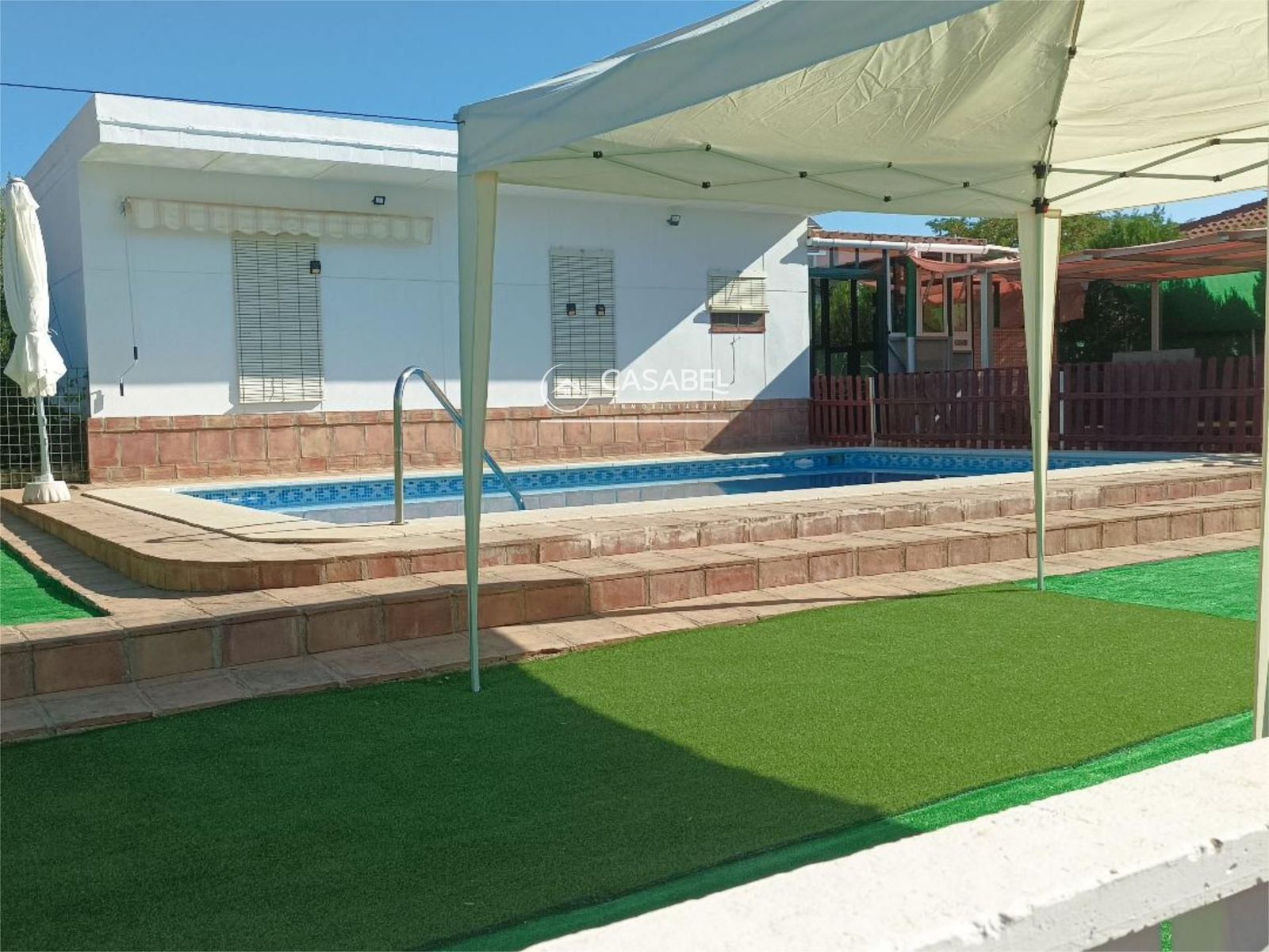 Piscina de Casa o xalet en venda en  Córdoba Capital amb Aire condicionat, Traster i Moblat