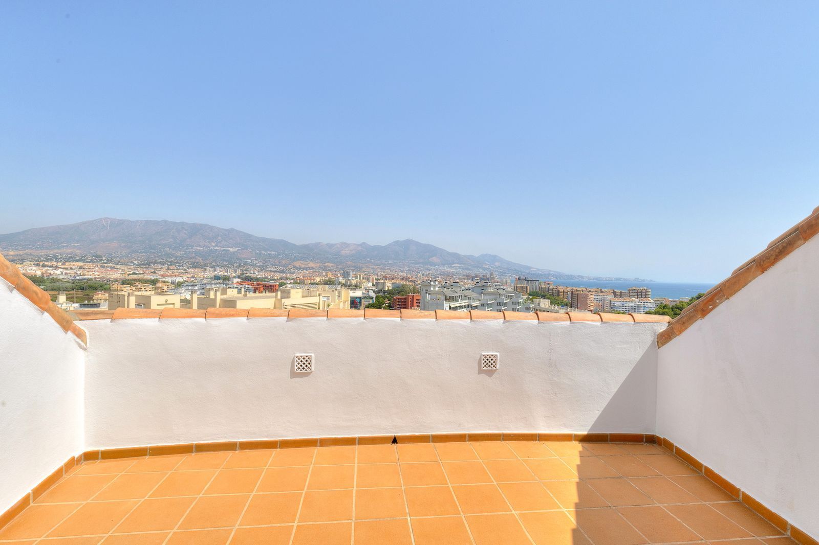 Exterior view of Attic for sale in Fuengirola  with Air Conditioner and Terrace