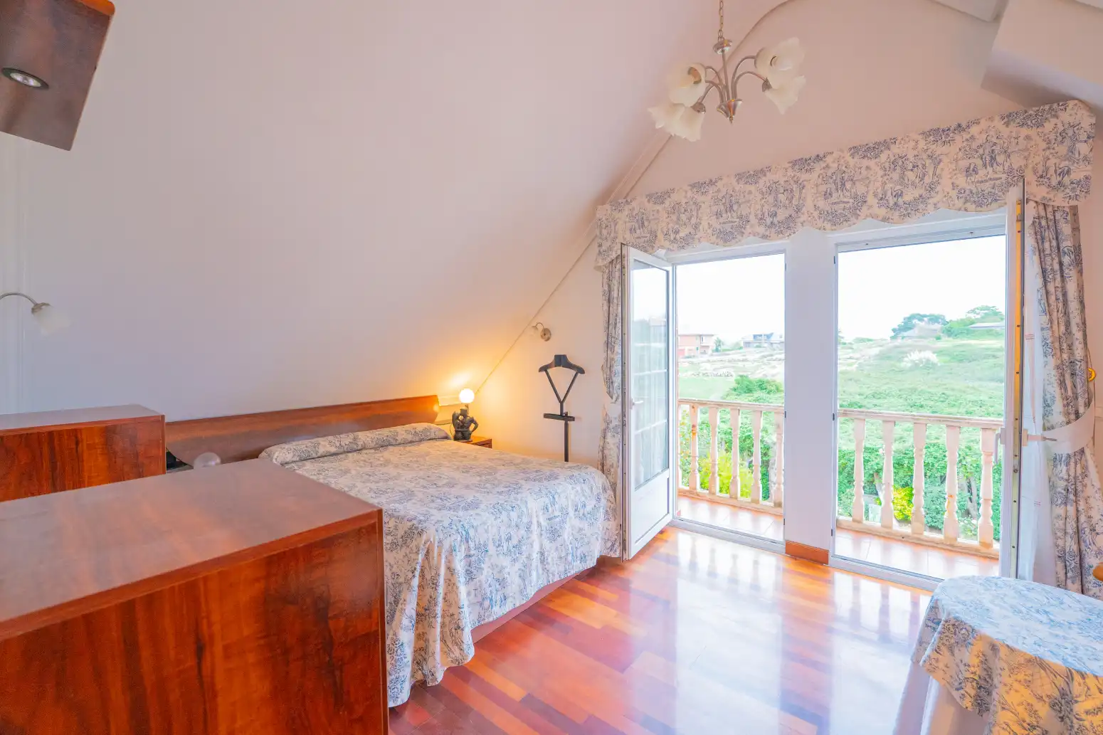 Bedroom of Houses for sale in Cueto
