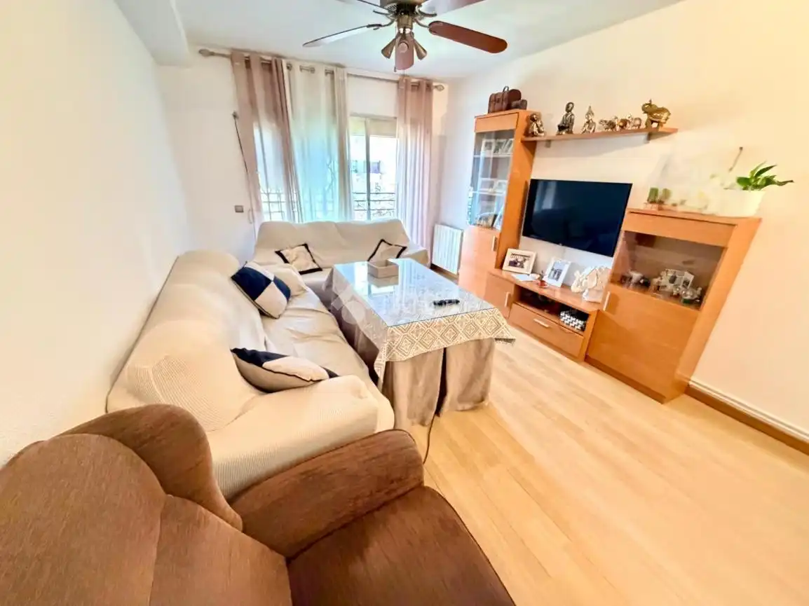 Sala d'estar de Pis en venda en Pinto amb Calefacció, Terrassa i Moblat