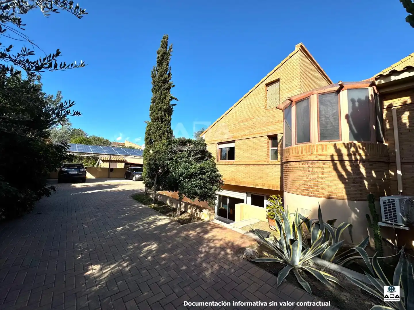 Vista exterior de Casa o xalet en venda en Alicante / Alacant amb Calefacció, Jardí privat i Terrassa