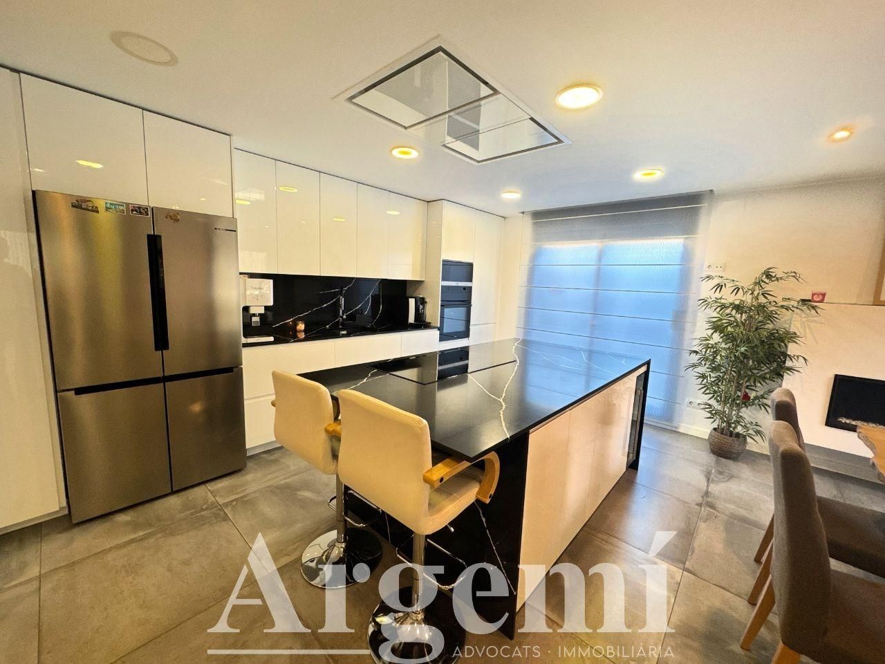 Kitchen of House or chalet for sale in Santa Perpètua de Mogoda  with Air Conditioner, Heating and Private garden