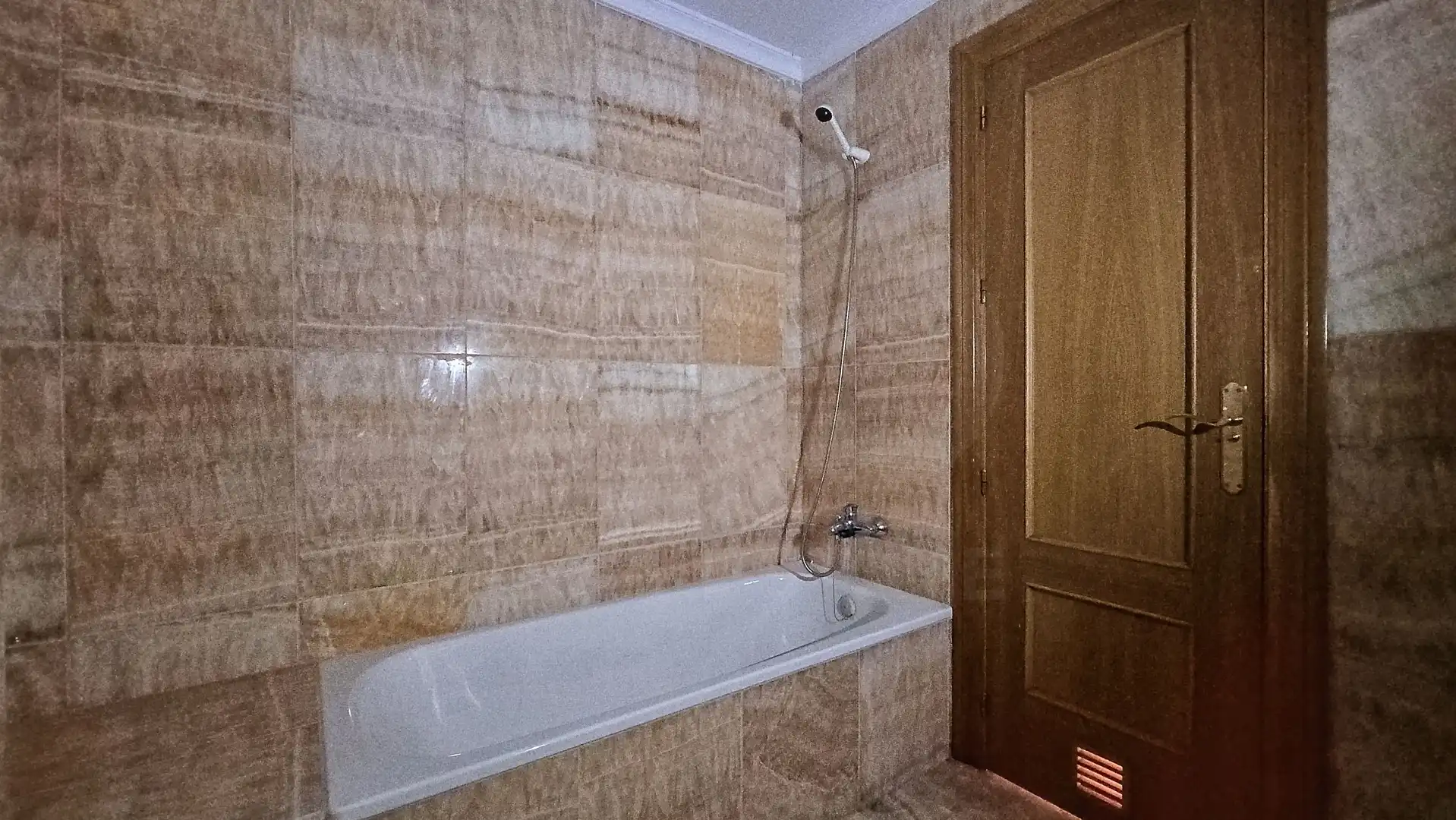 Baño de Piso en venta en Roquetas de Mar con Aire acondicionado y Terraza