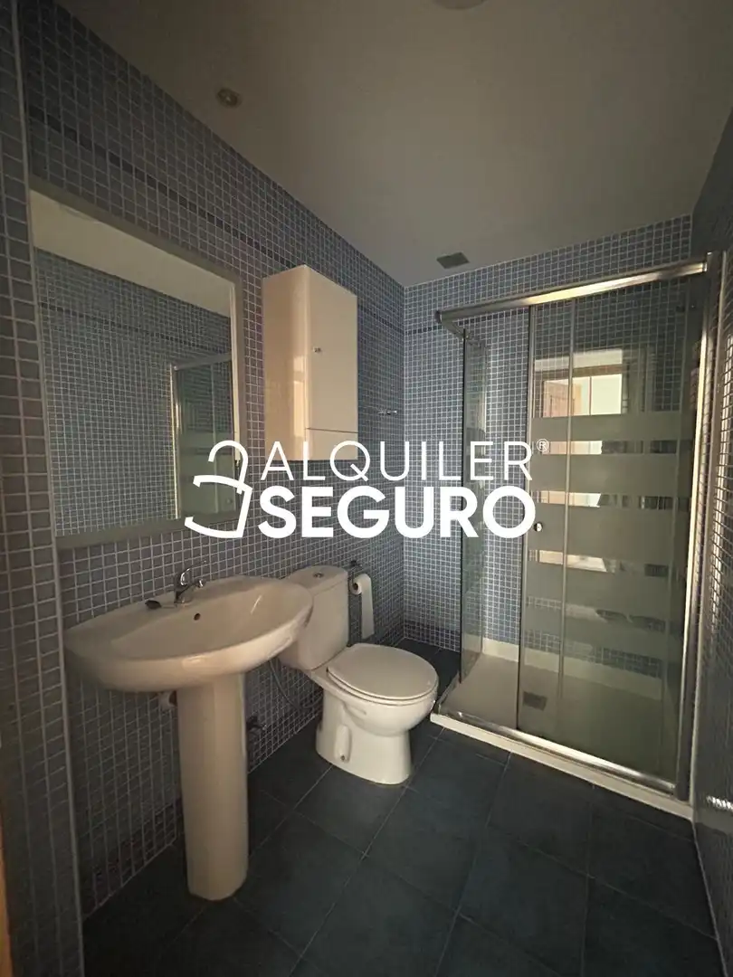 Baño de Casa o chalet de alquiler en Alcalá de Henares con Aire acondicionado, Calefacción y Terraza
