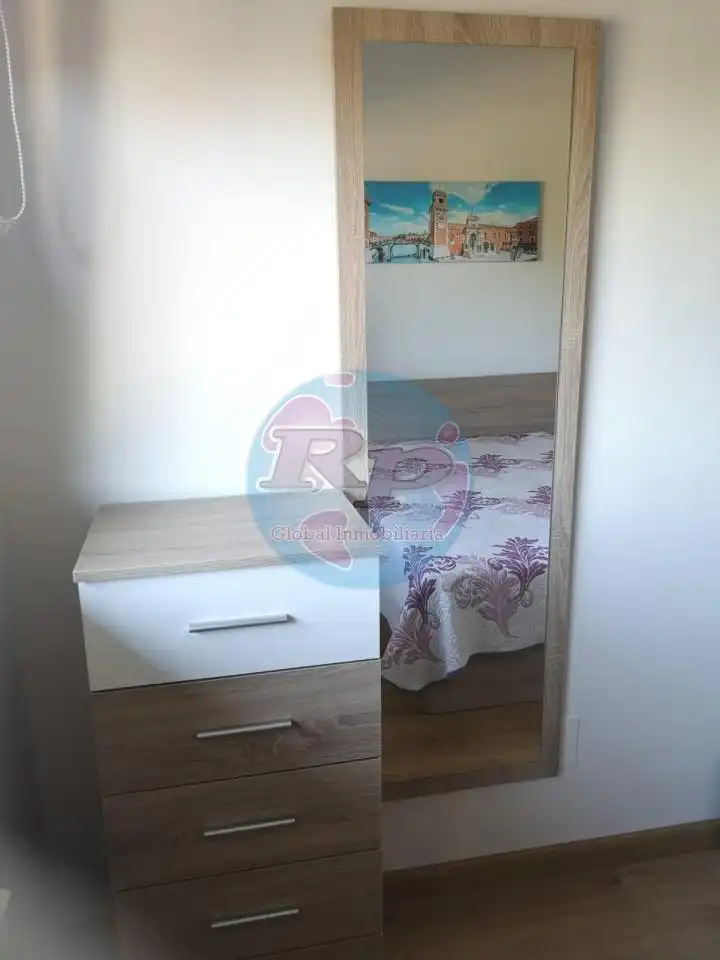 Habitación de Apartamento de alquiler en Valverde de la Virgen con Calefacción, Parquet y Terraza