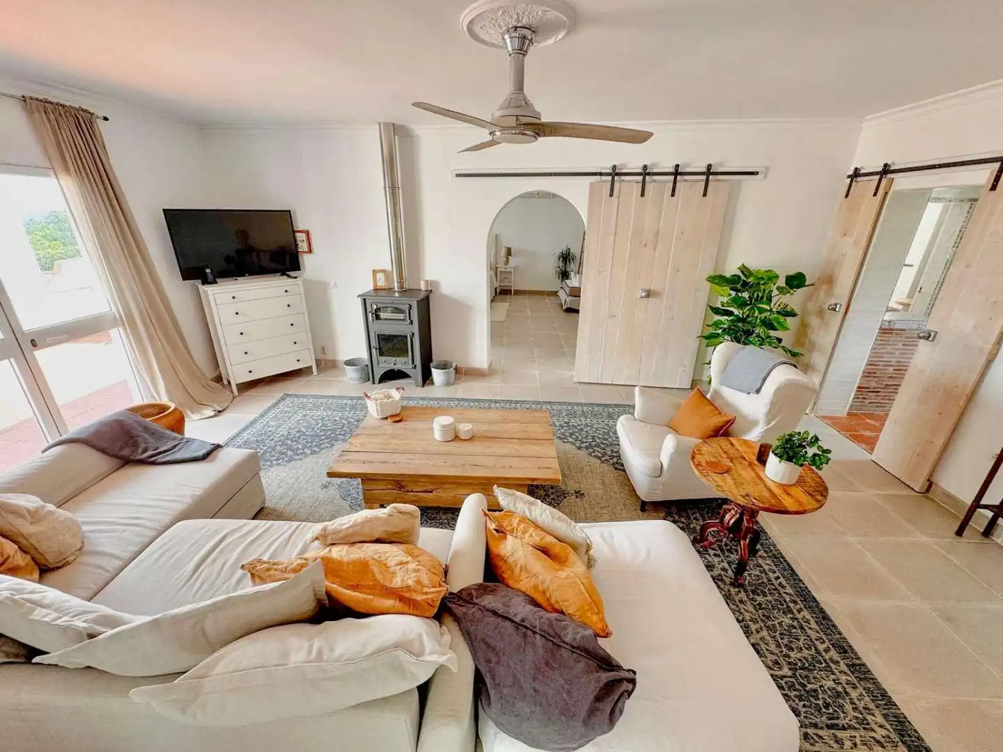 Sala d'estar de Casa o xalet en venda en Nerja amb Aire condicionat i Piscina