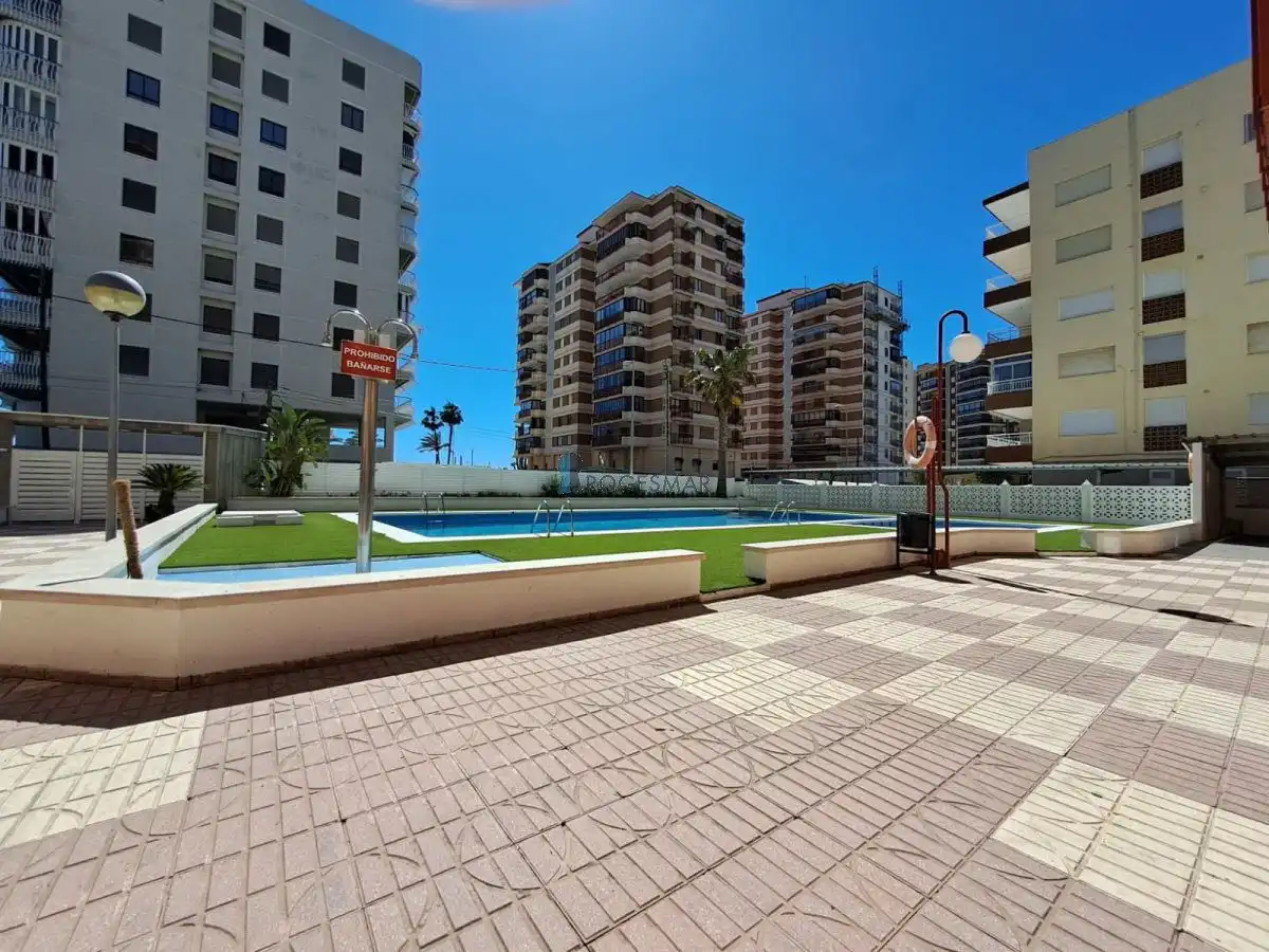 Piscina de Apartamento en venta en Benicasim / Benicàssim con Trastero y Piscina comunitaria