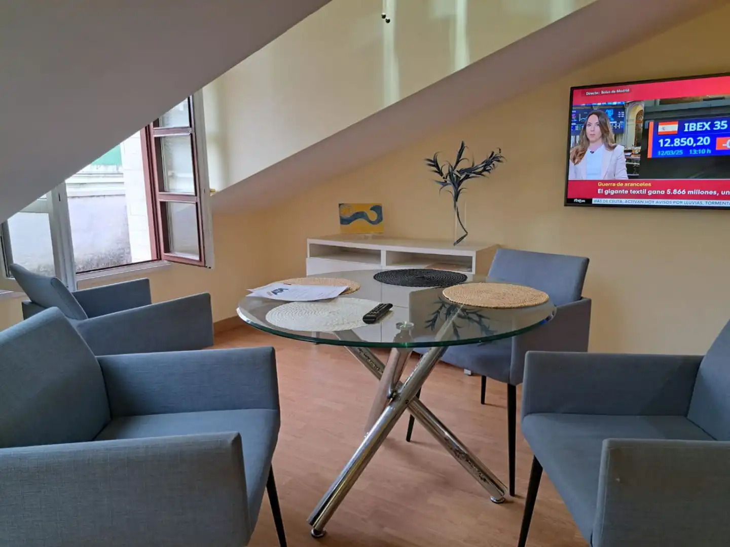 Esszimmer von Wohnungen zur Miete in Gijón  mit Heizung, Parkett und Balkon
