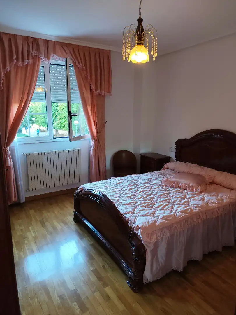 Dormitori de Apartament de lloguer en Zona Alta