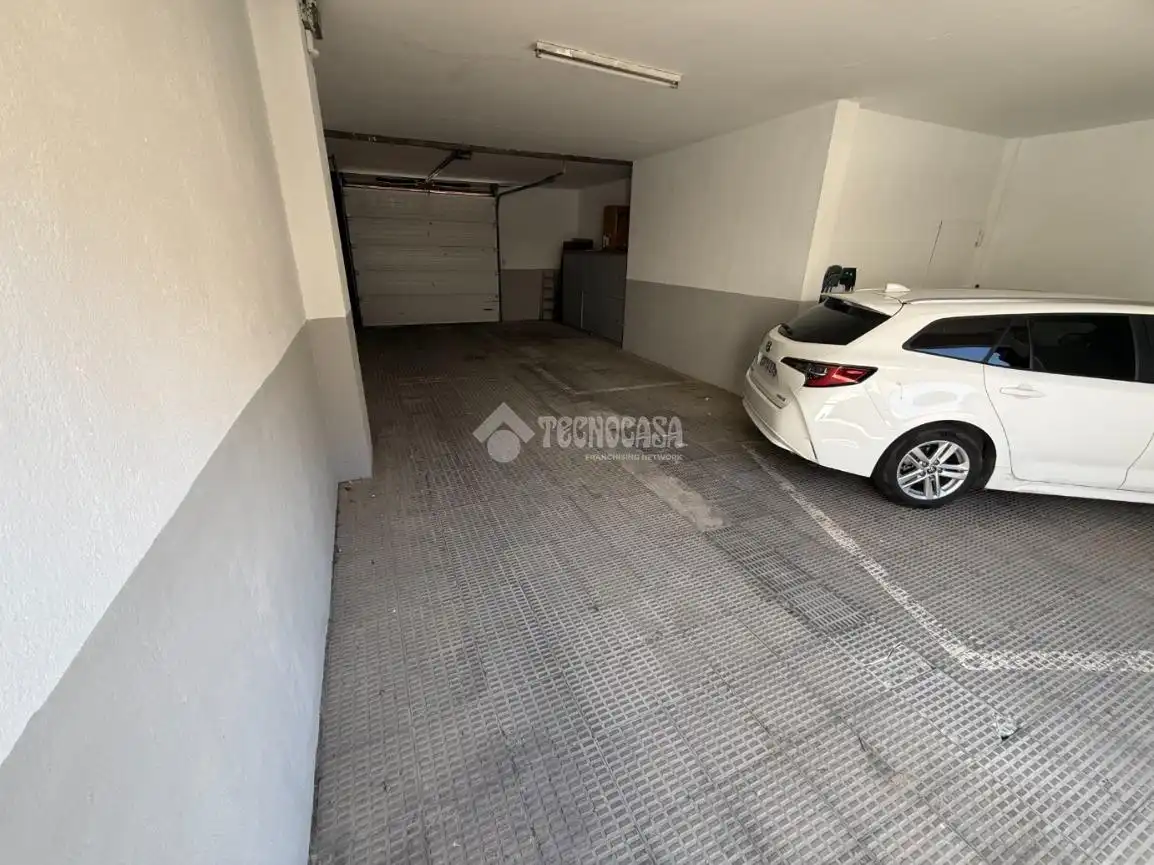 Aparcament de Local en venda en Madrid