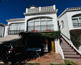 Vista exterior de Pis en venda en Estepona amb Jardí privat i Terrassa