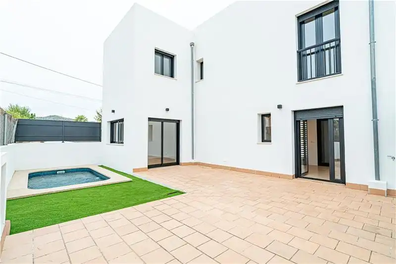 Adosado con terraza en venta en Ponent