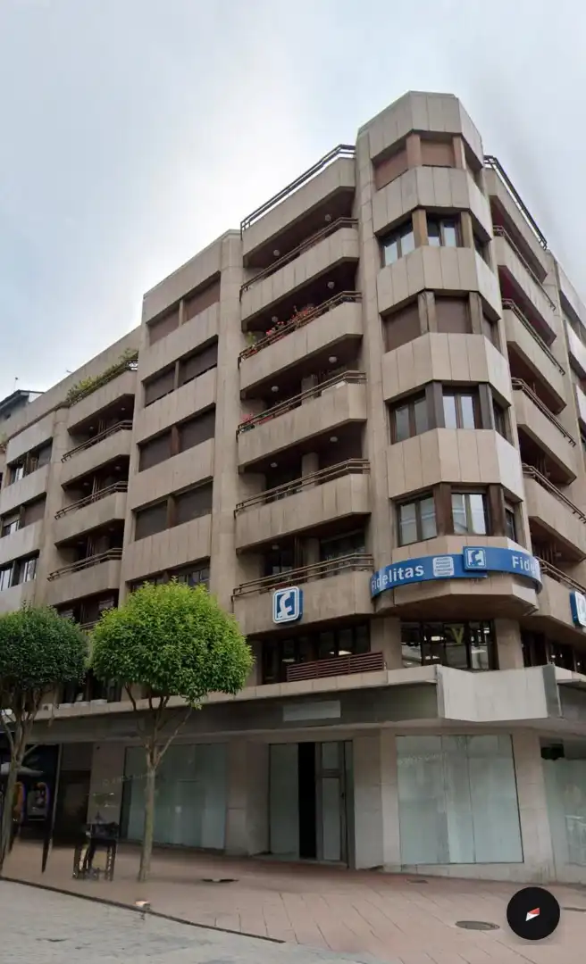 Vista exterior de Piso en venta en Oviedo  con Calefacción y Terraza