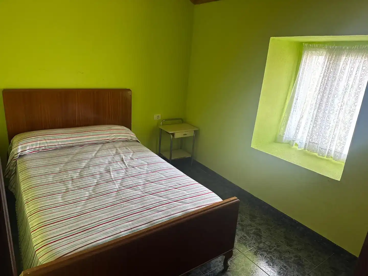 Dormitori de Casa adosada en venda en As Nogais  amb Jardí privat, Traster i Moblat