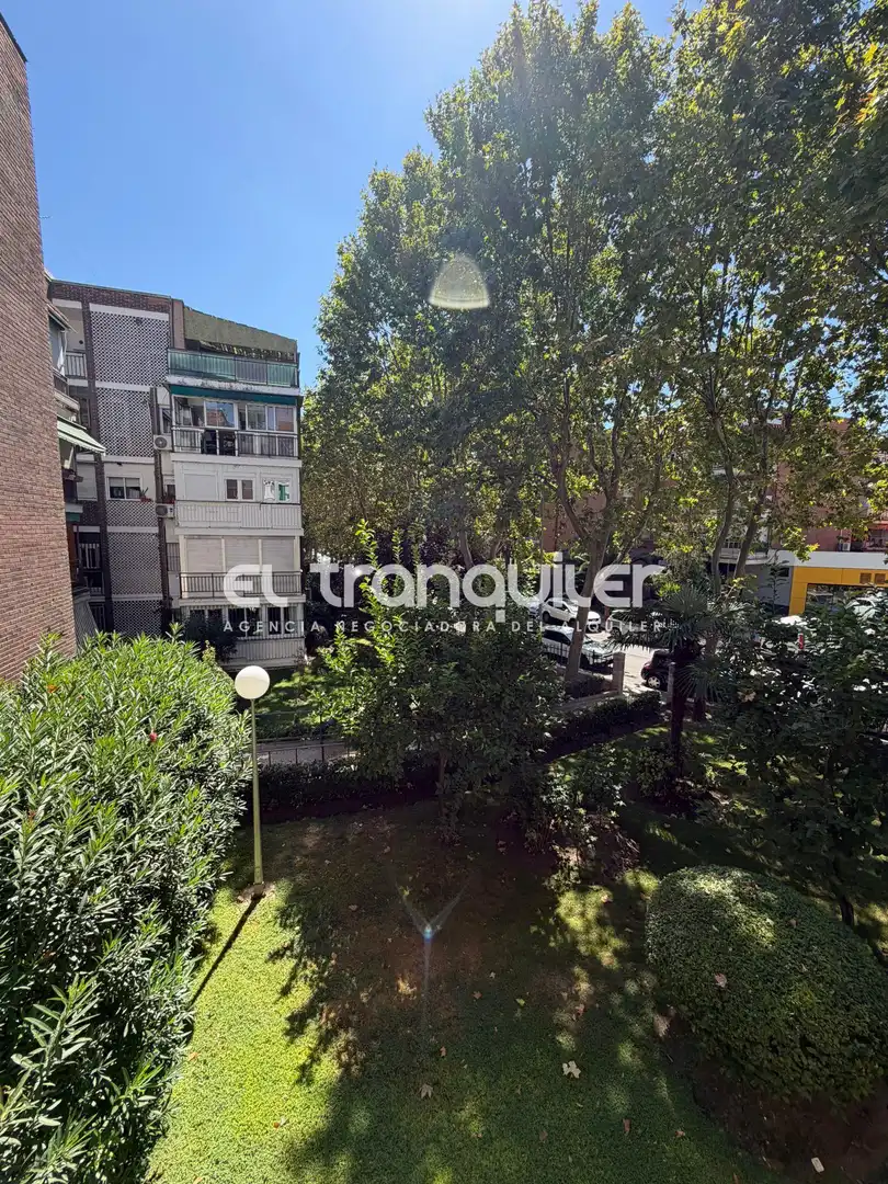 Außenansicht von Wohnung zur Miete in Madrid mit Klimaanlage, Parkett und Terrasse