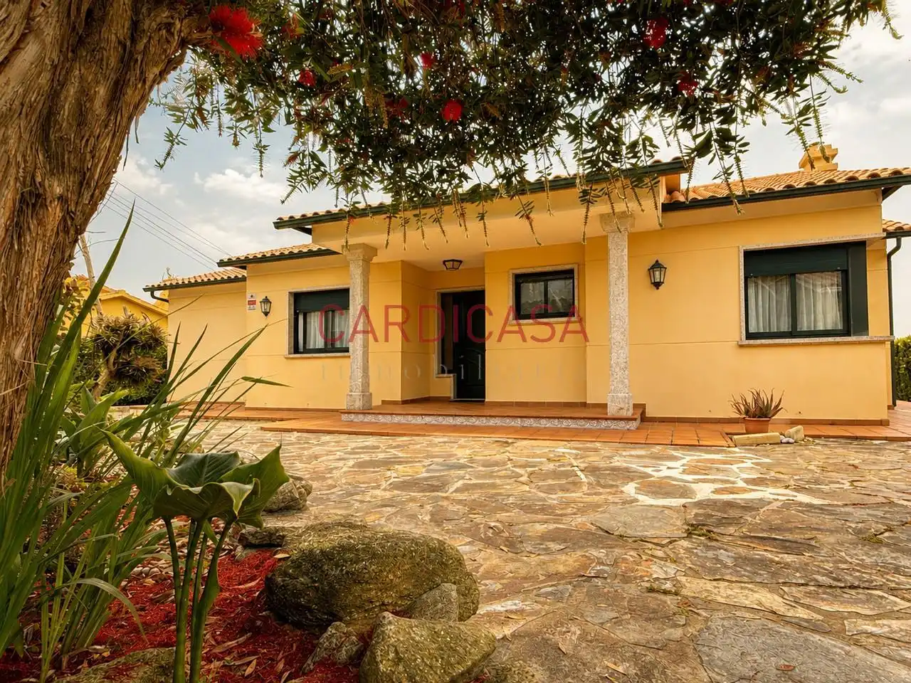 Vista exterior de Casa o chalet en venta en Oia con Calefacción, Jardín privado y Trastero