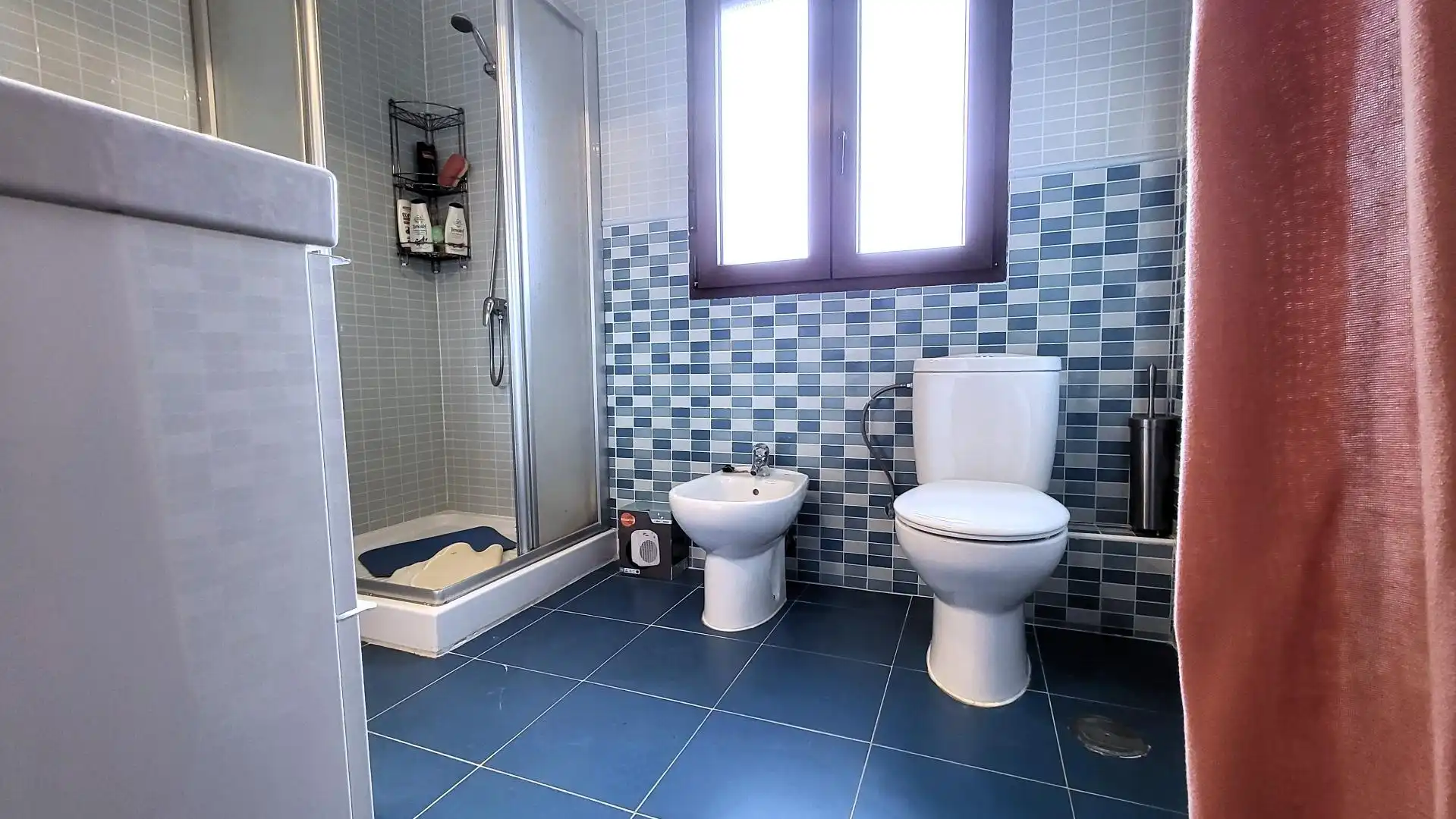 Bany de Casa o xalet en venda en Villanueva de Ávila amb Jardí privat, Terrassa i Traster