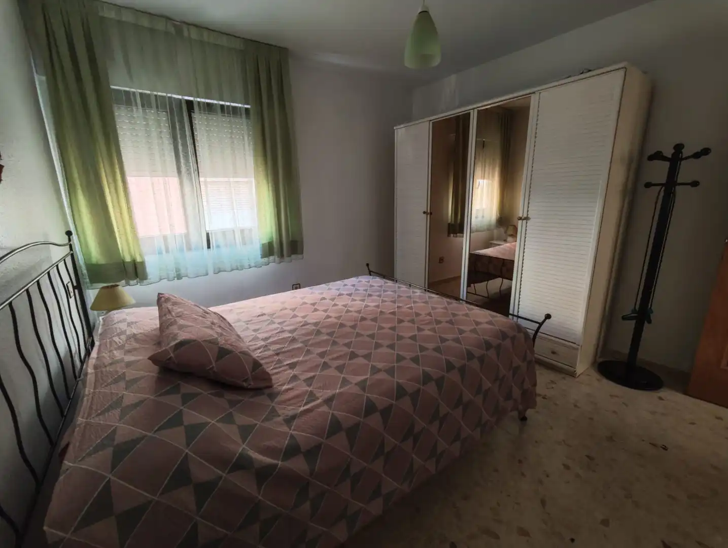 Dormitori de Pis en venda en Totana amb Aire condicionat, Terrassa i Moblat