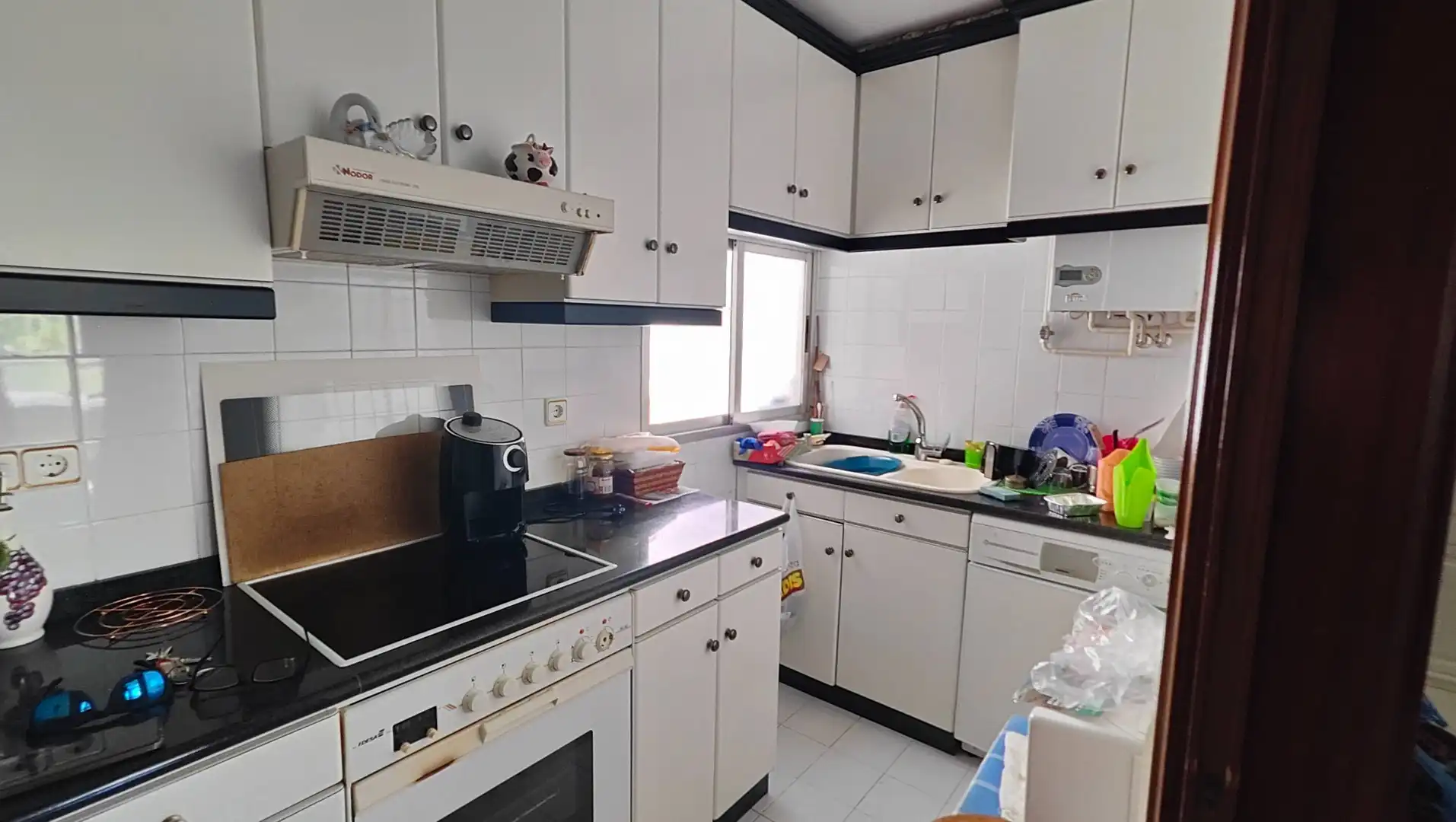 Cocina de Piso en venta en Santiago de Compostela  con Calefacción, Trastero y Amueblado
